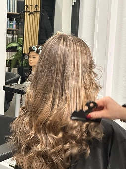 long-blonde-balayage-wavy-hairstyle